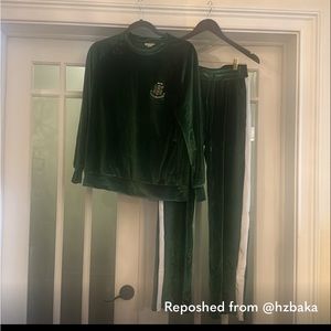 Outfit ONLY Alpha Kappa Alpha Christmas Ivy Box! Never worn…